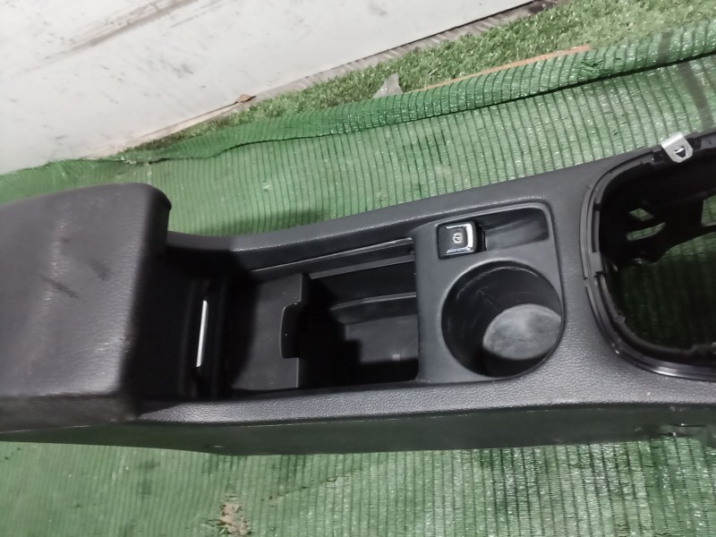 Recambio de consola central trasera para opel astra j gtc 1.7 cdti (08) referencia OEM IAM 13258342 13258342 13258342