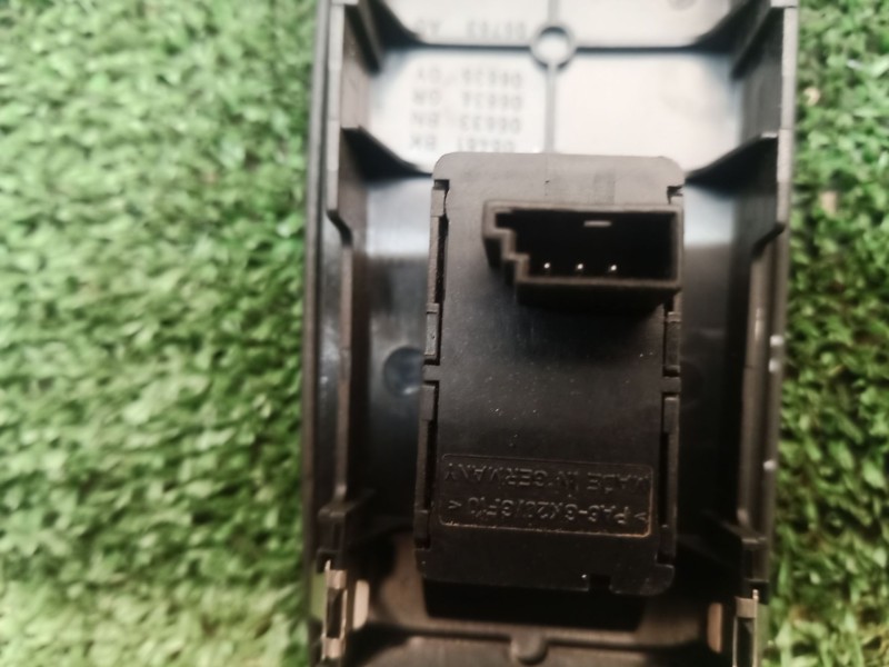 Recambio de mando elevalunas delantero derecho para bmw 1 (e81) 120 d referencia OEM IAM 159798003 159798003 159798003