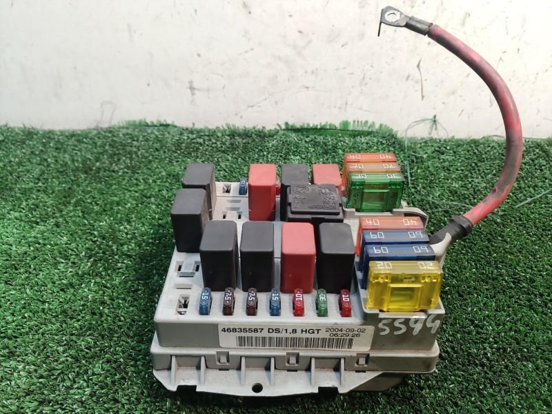 Recambio de caja reles / fusibles para fiat punto (188_) 1.3 jtd 16v referencia OEM IAM   