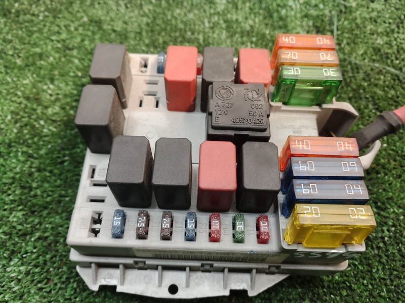 Recambio de caja reles / fusibles para fiat punto (188_) 1.3 jtd 16v referencia OEM IAM   