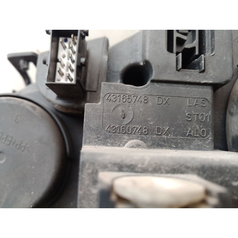 Recambio de faro derecho para peugeot 307 cc (3b) 2.0 hdi 135 referencia OEM IAM 43160748 43160748 43160748