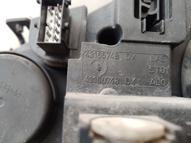 Recambio de faro derecho para peugeot 307 cc (3b) 2.0 hdi 135 referencia OEM IAM 43160748 43160748 43160748