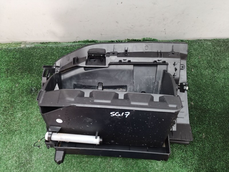 Recambio de guantera para ford focus iv sedán (hm) 1.0 ecoboost referencia OEM IAM 0020739402 0020739402 0020739402