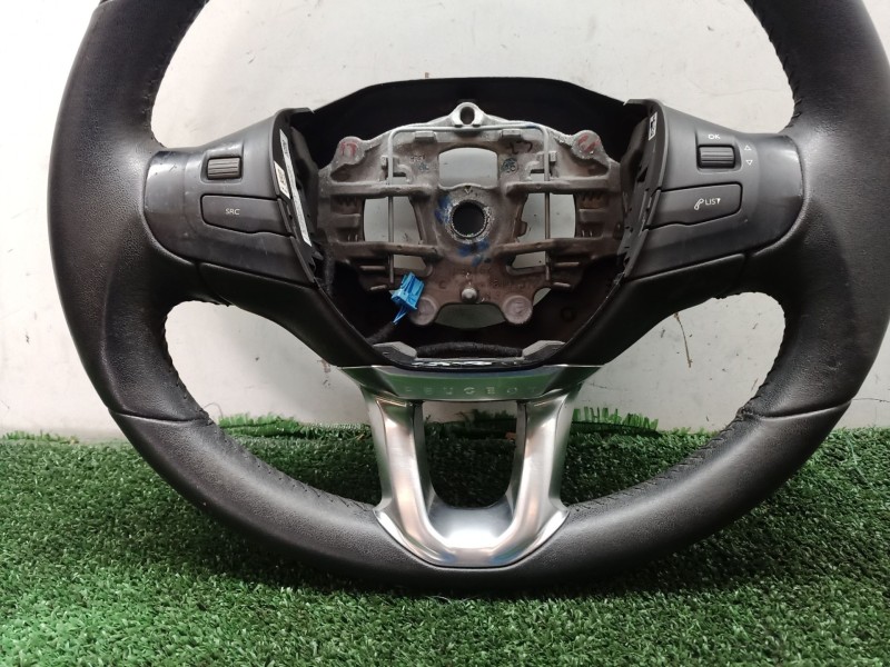 Recambio de volante para peugeot 208 i (ca_, cc_) 1.2 vti 82 referencia OEM IAM   