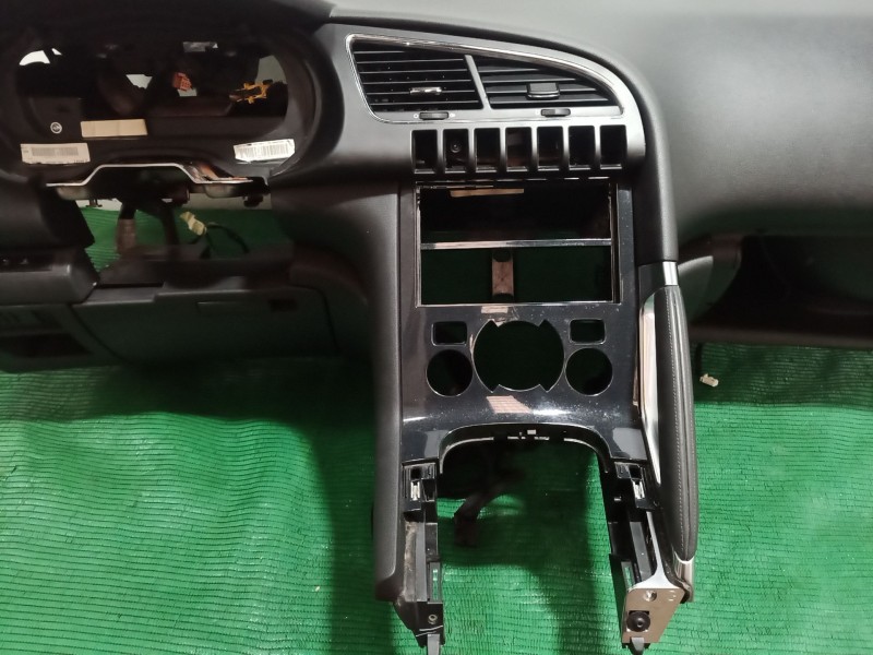 Recambio de salpicadero para peugeot 3008 van (0u_) hdi 150 (0urhem) referencia OEM IAM   