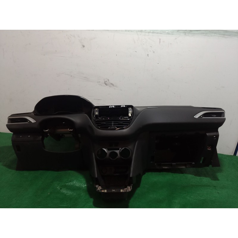 Recambio de salpicadero para peugeot 208 i (ca_, cc_) 1.2 vti 82 referencia OEM IAM   