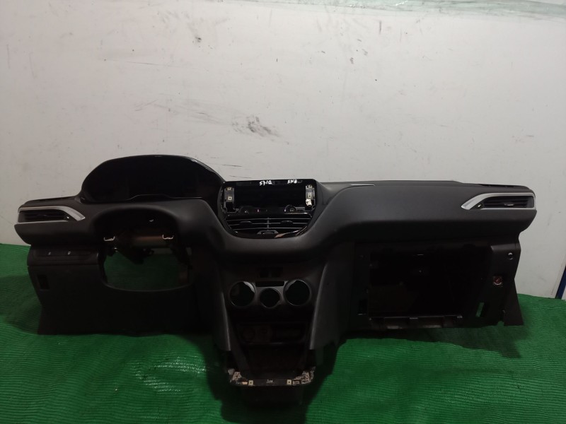Recambio de salpicadero para peugeot 208 i (ca_, cc_) 1.2 vti 82 referencia OEM IAM   