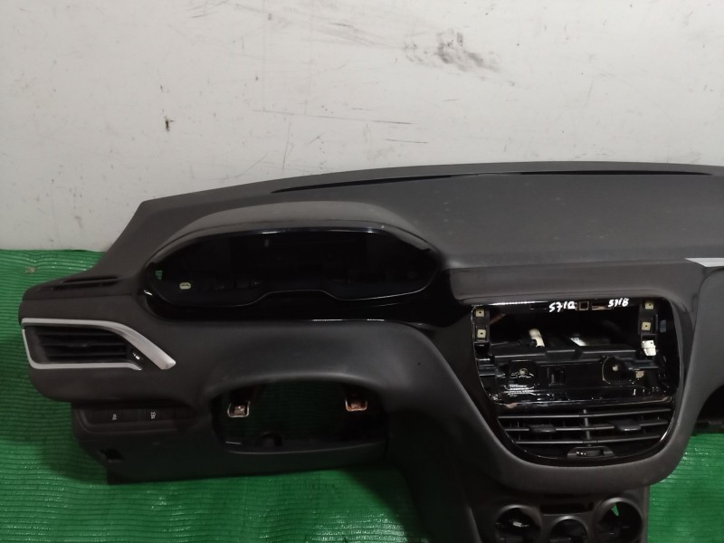 Recambio de salpicadero para peugeot 208 i (ca_, cc_) 1.2 vti 82 referencia OEM IAM   