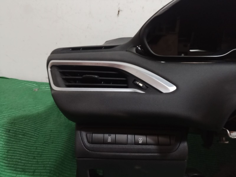 Recambio de salpicadero para peugeot 208 i (ca_, cc_) 1.2 vti 82 referencia OEM IAM   