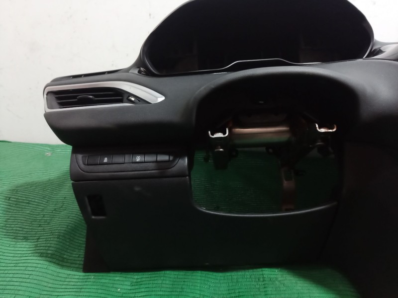 Recambio de salpicadero para peugeot 208 i (ca_, cc_) 1.2 vti 82 referencia OEM IAM   