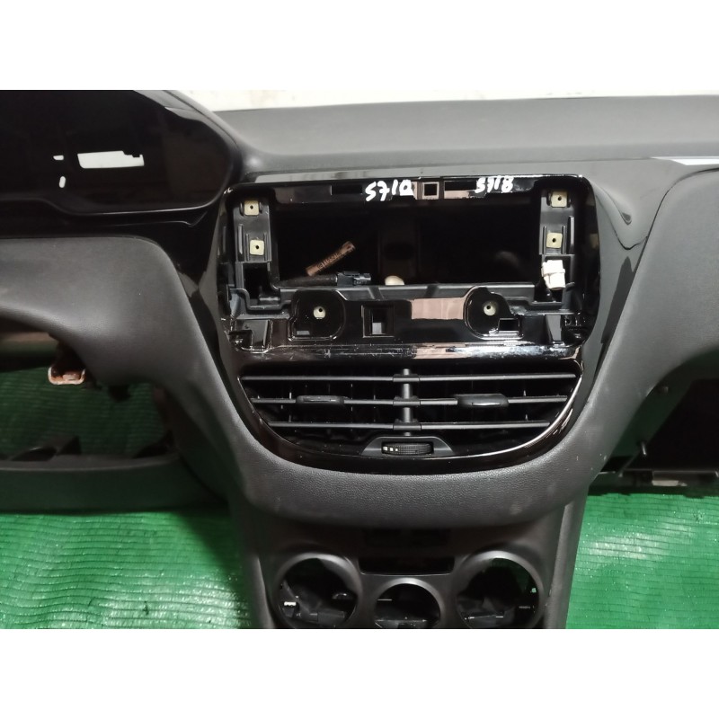 Recambio de salpicadero para peugeot 208 i (ca_, cc_) 1.2 vti 82 referencia OEM IAM   
