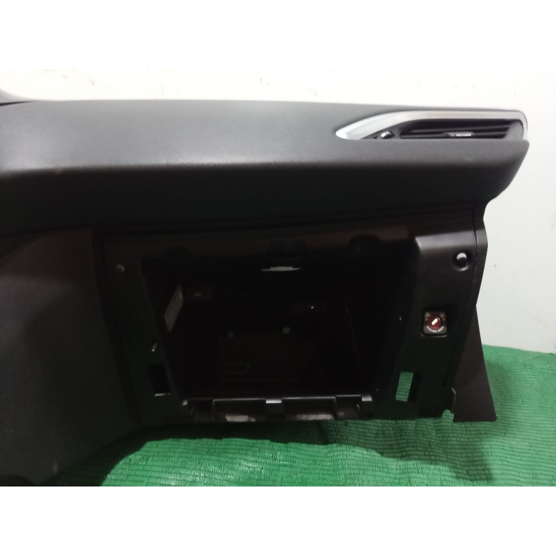 Recambio de salpicadero para peugeot 208 i (ca_, cc_) 1.2 vti 82 referencia OEM IAM   