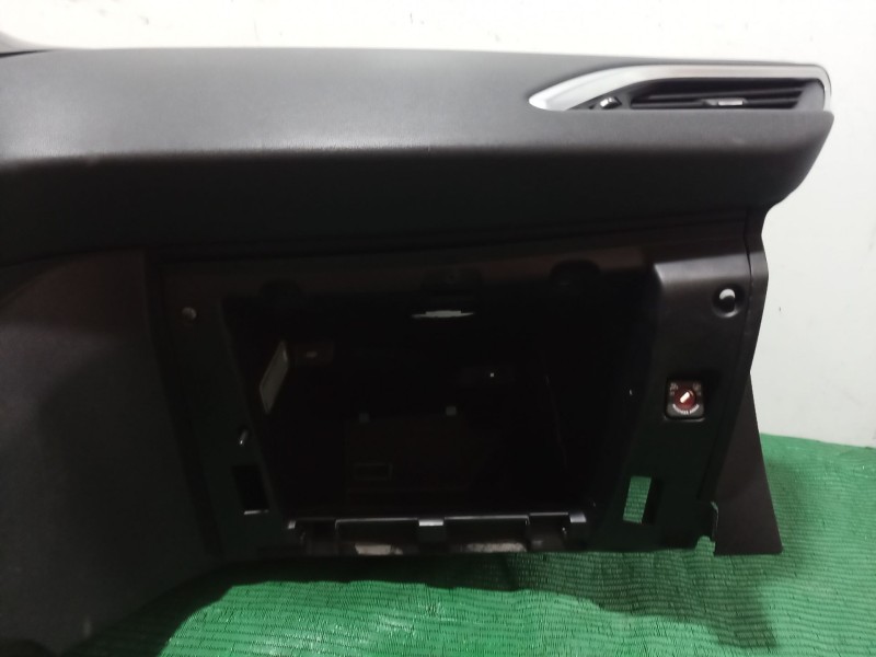 Recambio de salpicadero para peugeot 208 i (ca_, cc_) 1.2 vti 82 referencia OEM IAM   