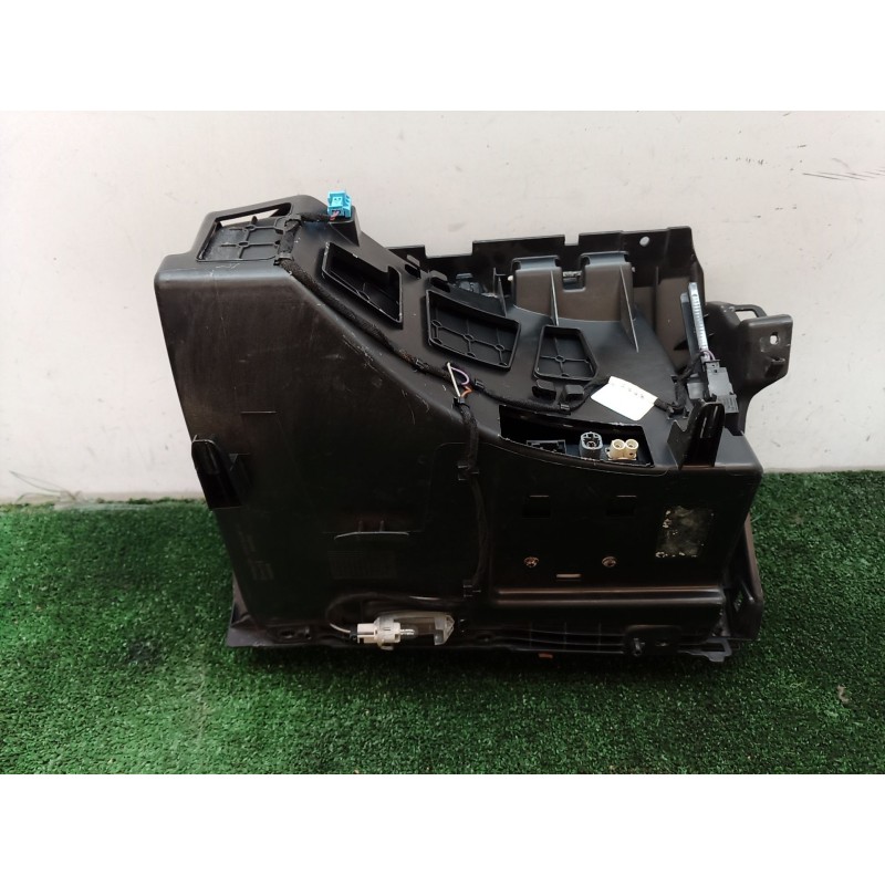Recambio de guantera para mercedes-benz cla coupé (c117) cla 180 (117.342) referencia OEM IAM T0504551 T0504551 T0504551