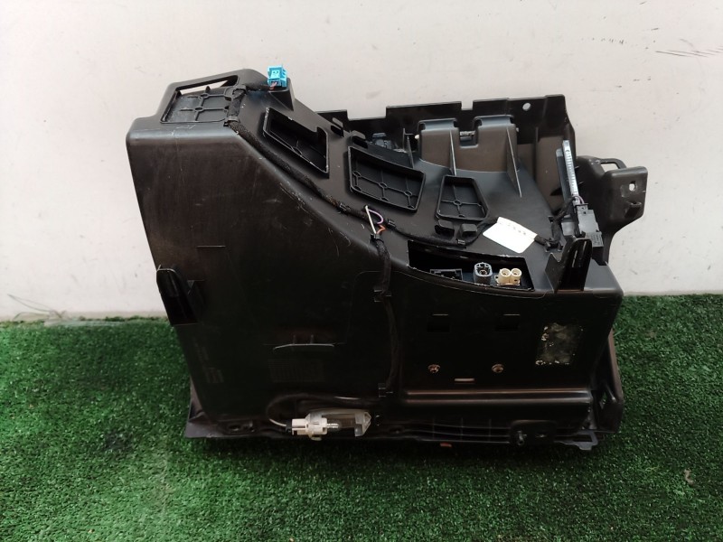 Recambio de guantera para mercedes-benz cla coupé (c117) cla 180 (117.342) referencia OEM IAM T0504551 T0504551 T0504551