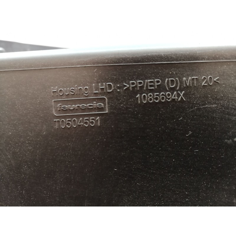 Recambio de guantera para mercedes-benz cla coupé (c117) cla 180 (117.342) referencia OEM IAM T0504551 T0504551 T0504551