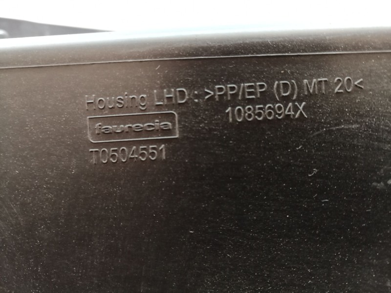 Recambio de guantera para mercedes-benz cla coupé (c117) cla 180 (117.342) referencia OEM IAM T0504551 T0504551 T0504551