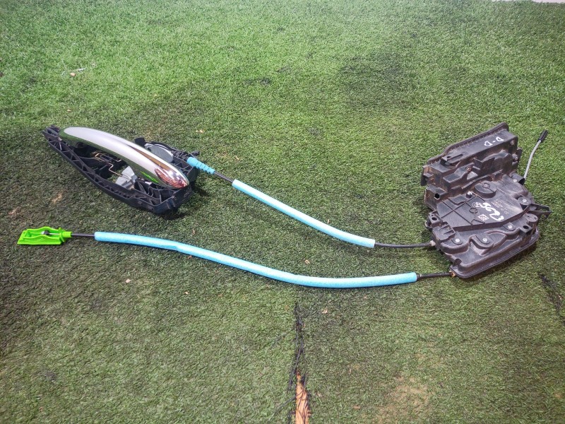 Recambio de cerradura puerta delantera derecha para mini mini (f55) cooper d referencia OEM IAM 18283810 18283810 7281934