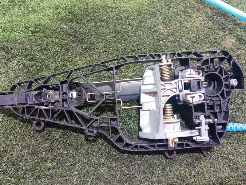 Recambio de cerradura puerta delantera derecha para mini mini (f55) cooper d referencia OEM IAM 18283810 18283810 7281934