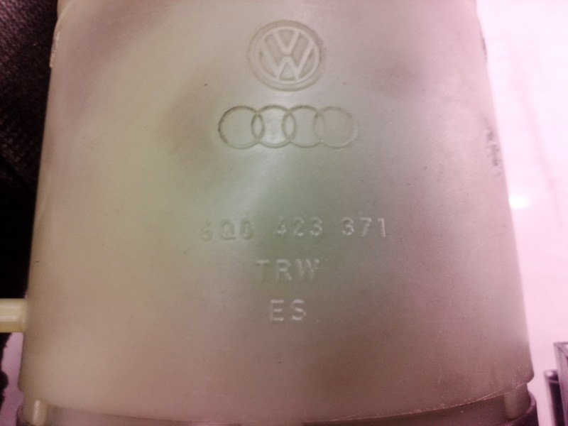 Recambio de bomba direccion para volkswagen polo (9n1) highline referencia OEM IAM 6Q0423371 6Q0423371 6Q0423371