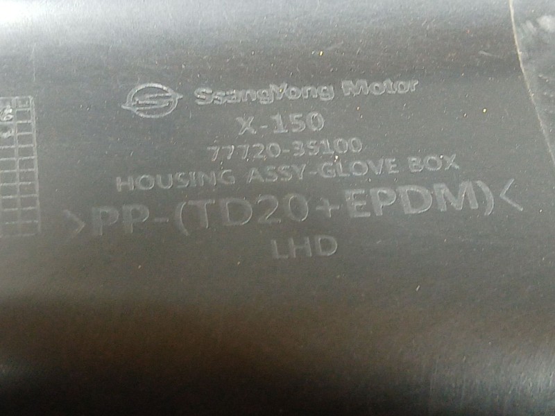 Recambio de guantera para ssangyong tivoli grand 1.5 t-gdi referencia OEM IAM 7772035 7772035 7772035