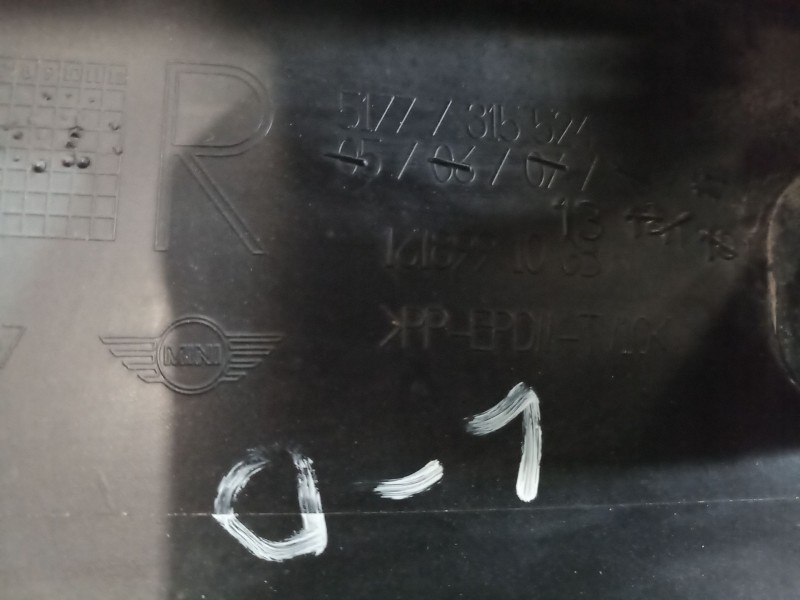 Recambio de faldon lateral para mini mini (f55) cooper d referencia OEM IAM 51777315524 51777315524 51777315524