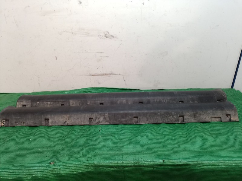 Recambio de faldon lateral para ssangyong tivoli grand 1.5 t-gdi referencia OEM IAM 7955135100 7955135100 7955135100