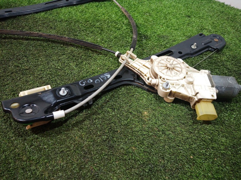 Recambio de elevalunas delantero derecho para bmw 1 (e87) 118 d referencia OEM IAM 7067796 7067796 7138466