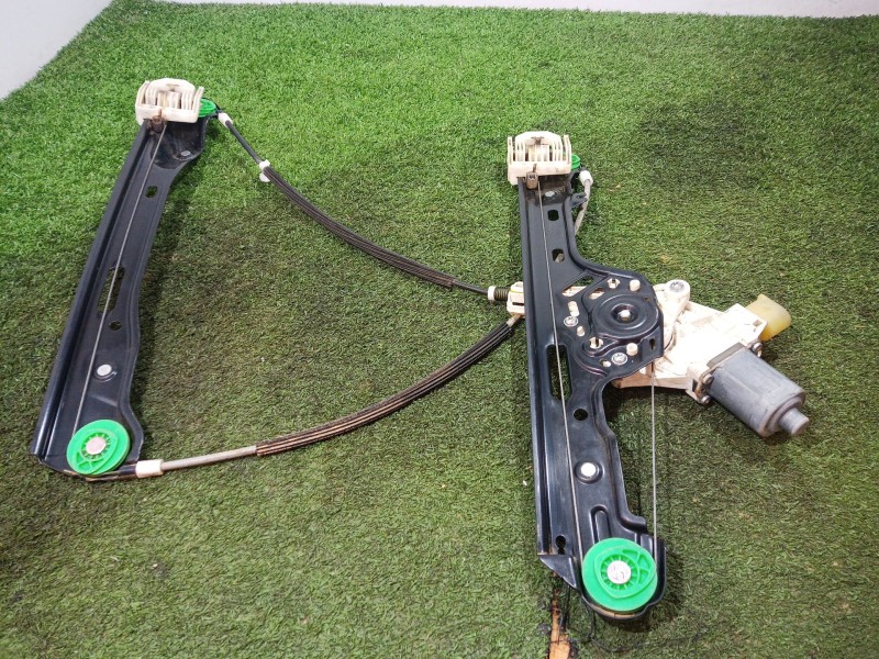 Recambio de elevalunas delantero derecho para bmw 1 (e87) 118 d referencia OEM IAM 7067796 7067796 7138466