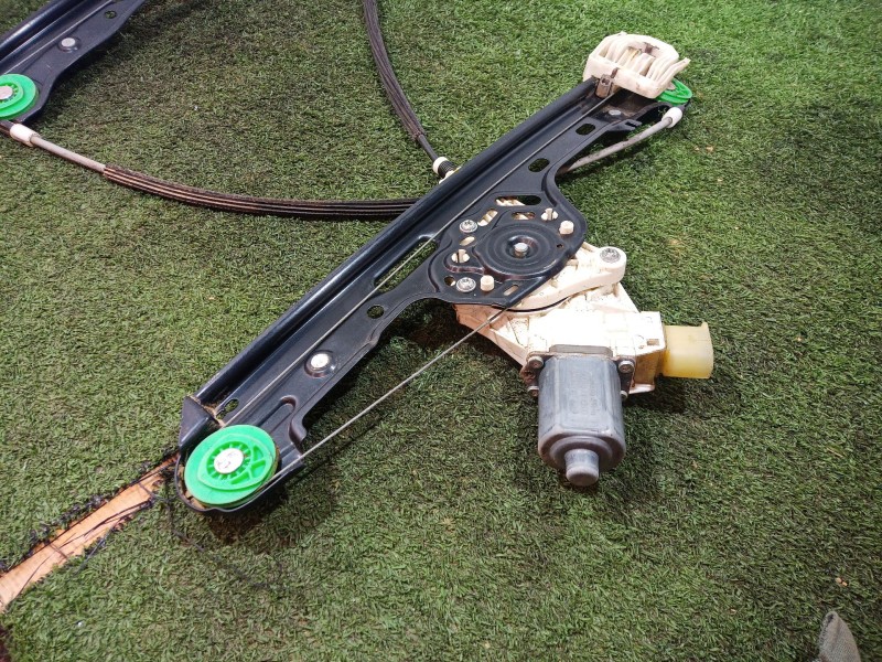 Recambio de elevalunas delantero derecho para bmw 1 (e87) 118 d referencia OEM IAM 7067796 7067796 7138466