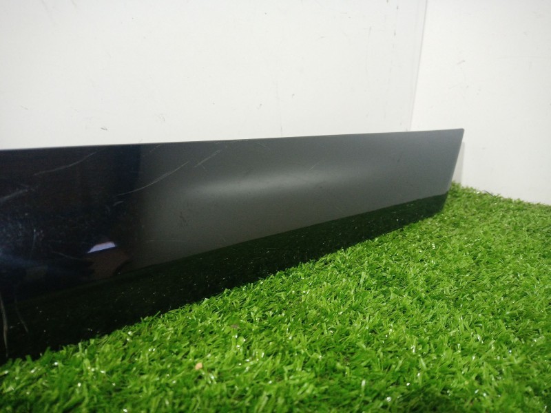 Recambio de molduras delanteras para ssangyong tivoli 1.6 referencia OEM IAM 7922035010 7922035010 7922035010