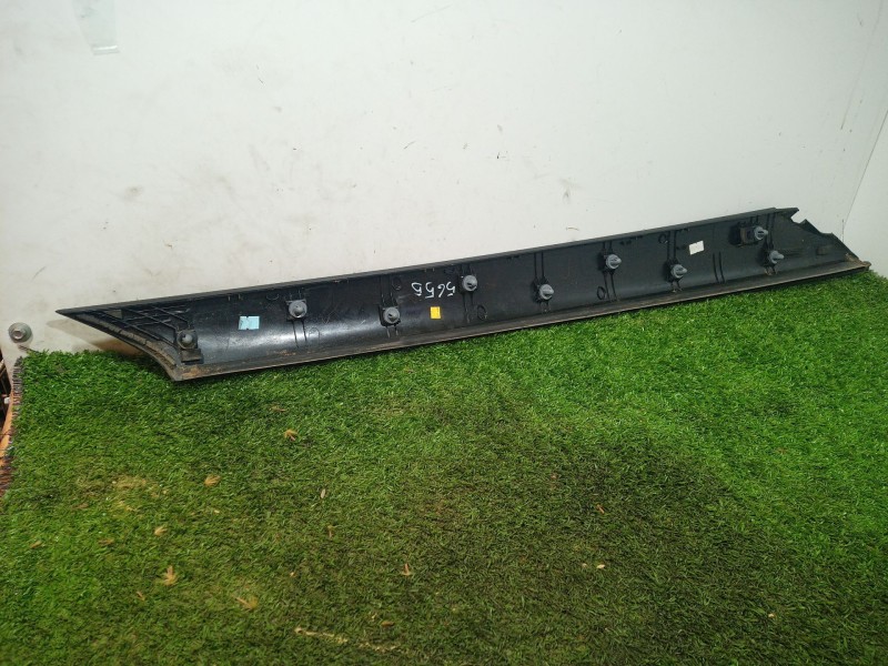 Recambio de molduras delanteras para ssangyong tivoli 1.6 referencia OEM IAM 7922035010 7922035010 7922035010