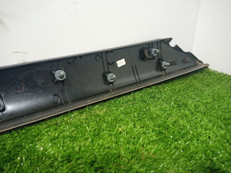 Recambio de molduras delanteras para ssangyong tivoli 1.6 referencia OEM IAM 7922035010 7922035010 7922035010