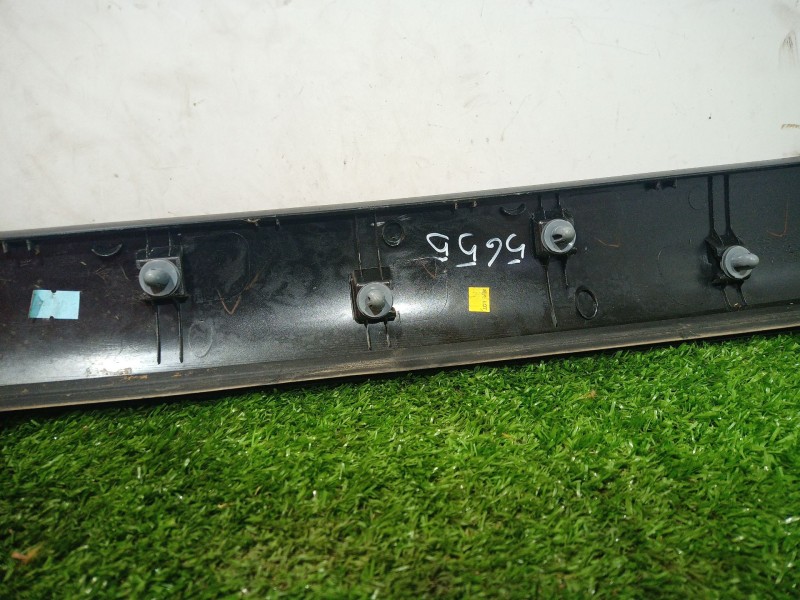 Recambio de molduras delanteras para ssangyong tivoli 1.6 referencia OEM IAM 7922035010 7922035010 7922035010