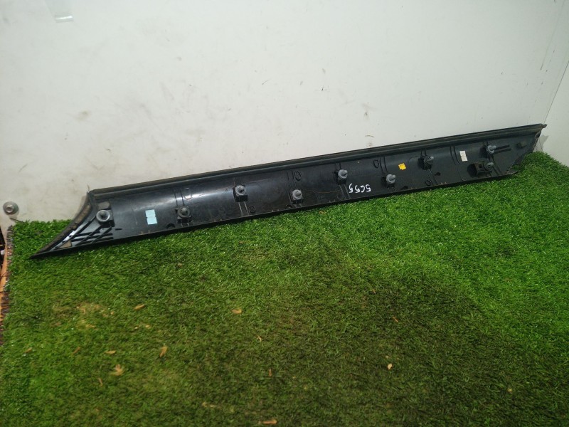 Recambio de molduras delanteras para ssangyong tivoli 1.6 referencia OEM IAM   