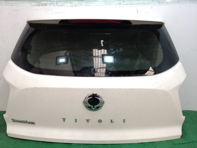 Recambio de porton trasero para ssangyong tivoli 1.6 referencia OEM IAM   