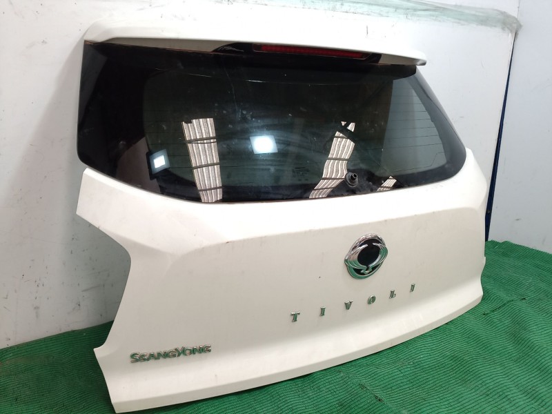 Recambio de porton trasero para ssangyong tivoli 1.6 referencia OEM IAM   