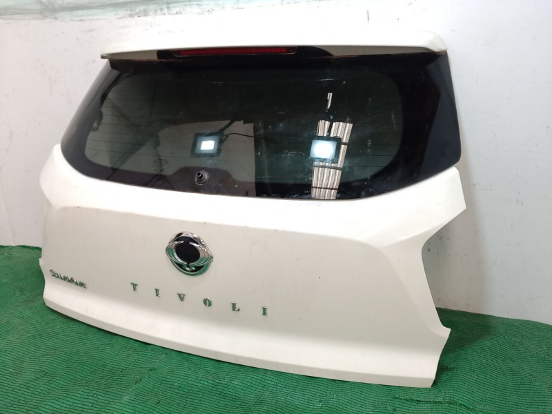 Recambio de porton trasero para ssangyong tivoli 1.6 referencia OEM IAM   