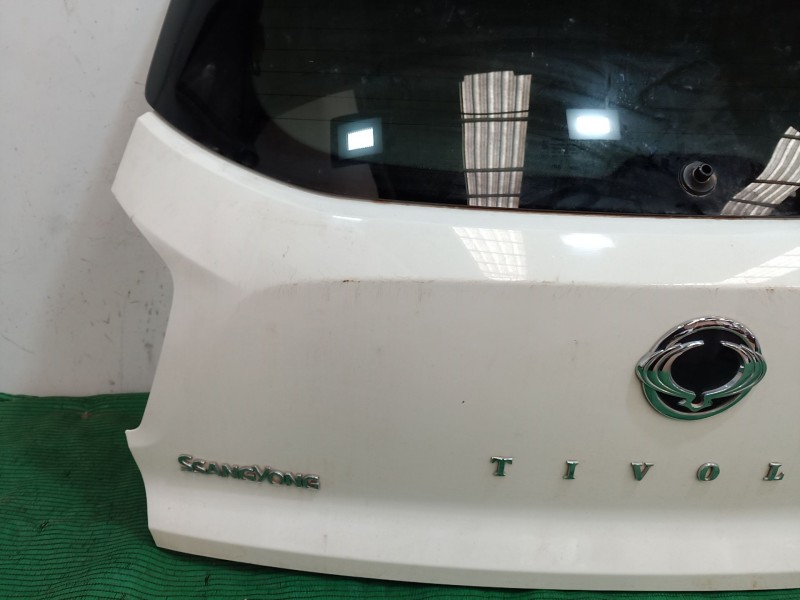 Recambio de porton trasero para ssangyong tivoli 1.6 referencia OEM IAM   