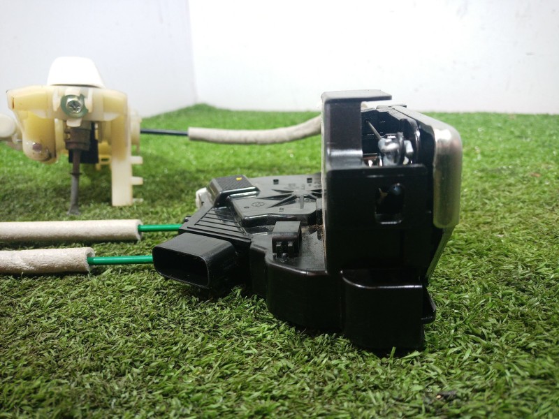 Recambio de cerradura puerta delantera izquierda para ssangyong tivoli 1.6 referencia OEM IAM 7121035020 7121035020 7121035020