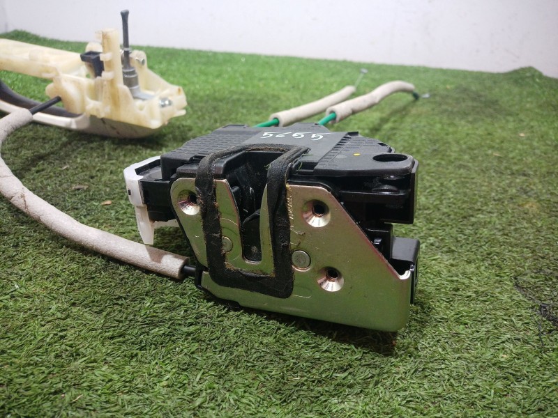 Recambio de cerradura puerta delantera izquierda para ssangyong tivoli 1.6 referencia OEM IAM 7121035020 7121035020 7121035020