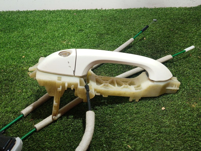 Recambio de cerradura puerta delantera izquierda para ssangyong tivoli 1.6 referencia OEM IAM 7121035020 7121035020 7121035020