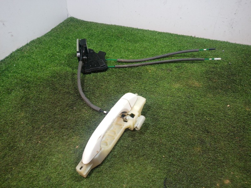 Recambio de cerradura puerta trasera izquierda para ssangyong tivoli 1.6 referencia OEM IAM 7131035001 7131035001 7131035001