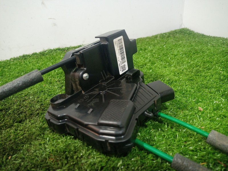 Recambio de cerradura puerta trasera izquierda para ssangyong tivoli 1.6 referencia OEM IAM 7131035001 7131035001 7131035001