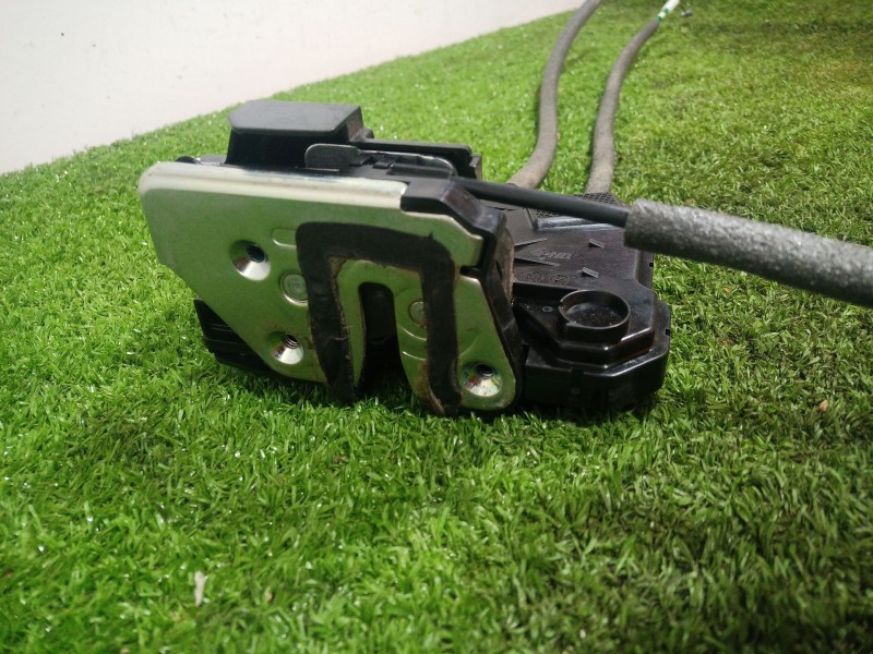 Recambio de cerradura puerta trasera izquierda para ssangyong tivoli 1.6 referencia OEM IAM 7131035001 7131035001 7131035001