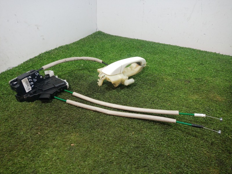 Recambio de cerradura puerta delantera derecha para ssangyong tivoli 1.6 referencia OEM IAM 7122035000 7122035000 7122035000