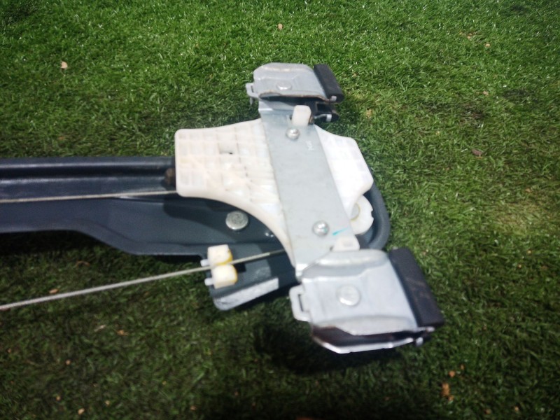 Recambio de elevalunas trasero derecho para ssangyong tivoli 1.6 referencia OEM IAM   