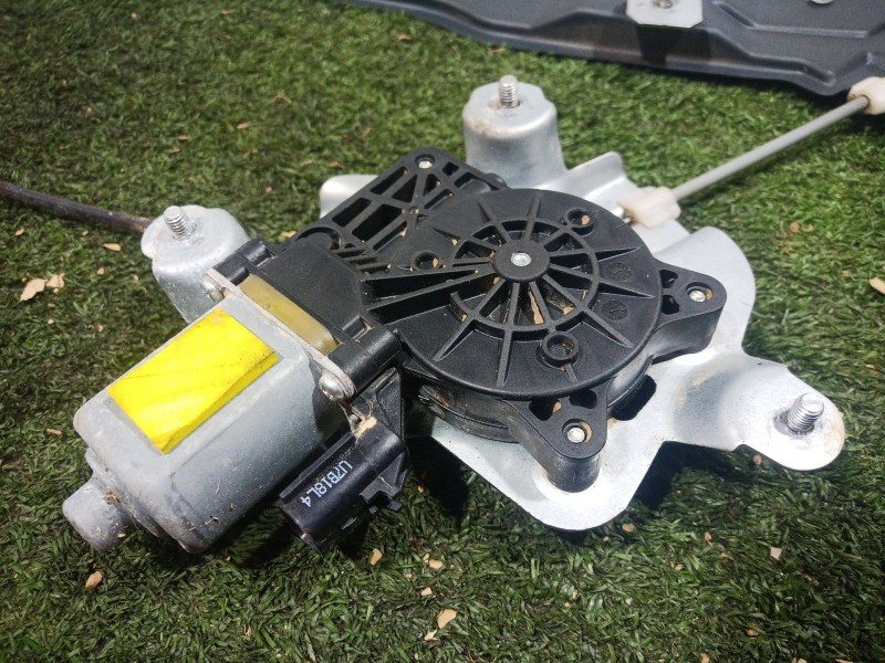 Recambio de elevalunas delantero derecho para ssangyong tivoli 1.6 referencia OEM IAM 98820X1010 98820X1010 98820X1010