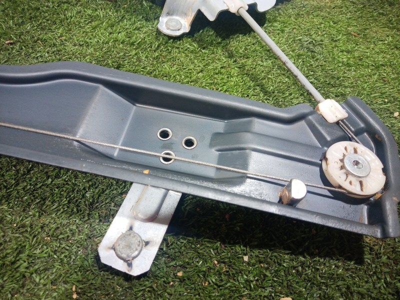 Recambio de elevalunas delantero derecho para ssangyong tivoli 1.6 referencia OEM IAM 98820X1010 98820X1010 98820X1010