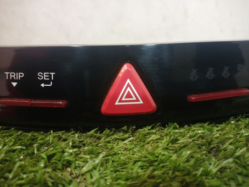 Recambio de warning para ssangyong tivoli 1.6 referencia OEM IAM 8520035002 8520035002 8520035002